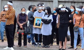 Đang xử vụ vợ chồng chủ tiệm thuốc giết chủ nợ, đốt xác phi tang 