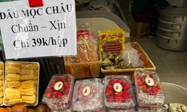 Dâu tây 'siêu rẻ' ồ ạt xuống phố Hà Nội, cẩn thận hàng Trung Quốc gắn mác