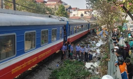 Va chạm với tàu hỏa ở Hà Nội, người điều khiển xe máy tử vong