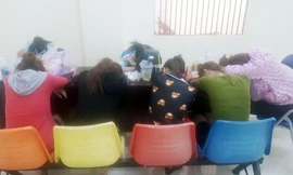 Sau mỗi lần phục vụ khách làng chơi, các cô nhận được 900.000 đồng