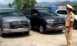 Diễn biến bất ngờ vụ 2 xe ô tô Innova cùng biển số 'chạm mặt' ở Bình Thuận