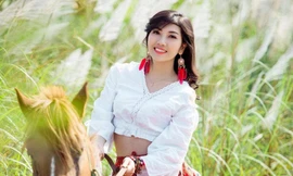 Cánh đồng cỏ lau đẹp nên thơ quên lối về dưới chân cầu Long Biên