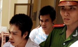 Đức Anh (trái) đến tòa sáng 8/10