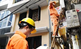 Giám đốc Sở cũng phát hoảng với hoá đơn tiền điện