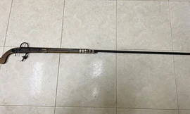 Khẩu súng kíp ông Tăng dùng để bắn vợ trong lúc say rượu. Ảnh: Công an cung cấp