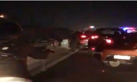 Hai ôtô chở 288 bánh heroin lao vào cảnh sát