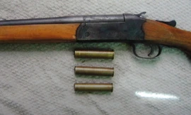 Người đàn ông bị kẻ bịt mặt xông vào nhà bắn chết