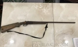 Khẩu súng tự chế được nam thanh niên sử dụng - Ảnh: Công an Bắc Kạn