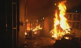 Điều tra nghi án người đàn ông tạt xăng đốt cả nhà rồi tự tử