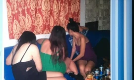 Chủ quán karaoke bị phạt tiền vì dịch vụ múa khỏa thân