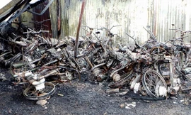 Bãi giữ xe của công ty TNHH TMDV ô tô Phát Đạt bị lửa thiêu rụi