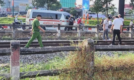 Người đàn ông lao ra trước mũi tàu hỏa 