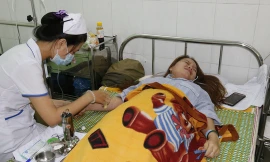 Chị Mai điều trị tại bệnh viện trong tình trạng đau đớn cả tinh thần lẫn thể xác