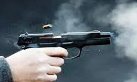 Giang hồ nổ súng 'huyết chiến', 2 người đi đường trúng đạn