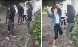 Nữ sinh đánh bạn. Ảnh cắt từ clip