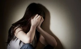 Khống chế cô gái đưa về nhà hiếp dâm