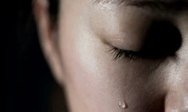 Đã có lúc em ngỡ mình phải ôm con tự tử