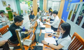 Hà Nội triển khai mô hình hai cấp: 'Tôi chỉ mất khoảng 10 phút hoàn tất thủ tục hành chính'