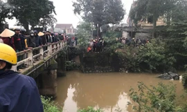 Ô tô rơi xuống kênh, 2 người tử vong