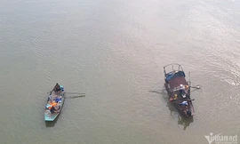 Tìm kiếm 2 nữ sinh nghi nhảy cầu Kinh Dương Vương