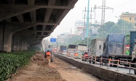 Hà Nội xén thảm có chống... tắc đường