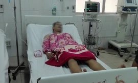 Nam bệnh nhân đang cấp cứu tại bệnh viện