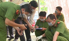 Chồng đâm vợ 14 nhát ngay tại tòa