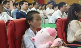 Hành trình 50 ngày 'chiến đấu' giành sự sống cho bé gái Làng Nủ