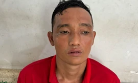 Vây bắt tên cướp giật sợi dây chuyền 2 lượng vàng của người đi trong hẻm