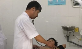 Em C. đang được các bác sĩ Bệnh viện Đa khoa huyện Hương Sơn điều trị