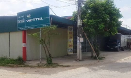 Cửa hàng của gia đình chị T. nơi Tiến và Tuấn đến đòi nợ