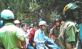 Nguyễn Văn Ê Em đang bị áp giải bằng xe máy về Cơ quan CSĐT