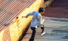 Hung thủ chạy nhanh trên mái tôn...