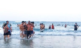 Thượng úy công an phối hợp cứu người bị đuối nước
