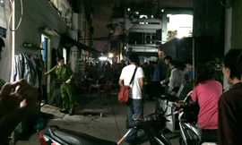 Đòi soát phòng tìm vợ, người đàn ông bị đâm chết