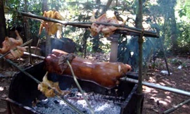 Trộm heo, gà để... 'lót dạ' xem World Cup