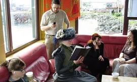 Người phụ nữ 'thản nhiên' sống như giữa thế kỷ 19