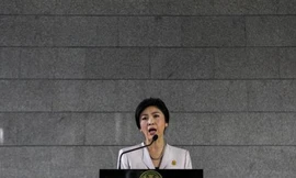 Thủ tướng Yingluck Shinawatra trong cuộc họp báo hôm 10/12