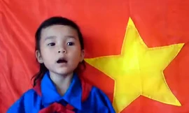 Xuất hiện nhiều clip bé hát Quốc ca