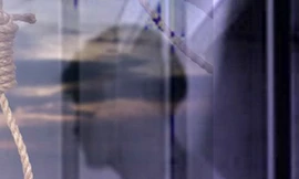Một giáo viên treo cổ chết