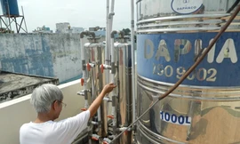 Nước máy pha nước… cống