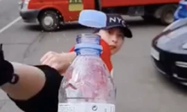 Bị thách thức, Ngô Thanh Vân đá văng nắp chai: 'Chế là đả nữ, biết chưa!'