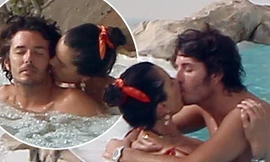 Alessandra Ambrosio mặc bikini gợi cảm, không ngừng tình tứ bạn trai ở bể bơi