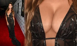 Kara Del Toro để ngực trần, mặc xuyên thấu 'bỏng mắt'