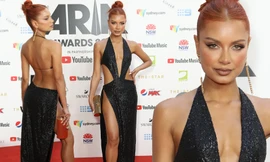 Nữ DJ nóng bỏng mặc như không với váy cắt xẻ tứ bề