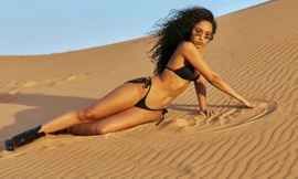 Vóc dáng bốc lửa đậm chất Latin của Leigh-Anne Pinnock