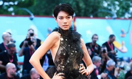 Mỹ nhân Nhật Bản-Thái Lan cùng diện mốt không nội y, hở ngực trần ở LHP Venice