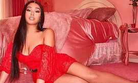 Vóc dáng tròn đầy nóng bỏng của người mẫu ngoại cỡ Jordyn Woods 