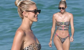 Thiên thần nội y Devon Windsor thả dáng hút hồn trên biển