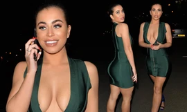 Katie Salmon mặc váy xẻ sâu hết nấc, khoe gần trọn vòng 1 nóng bỏng